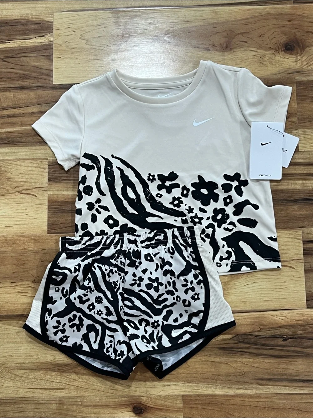 Nike Girls 2T Beige and Black Floral Animal Print Shorts Set, New